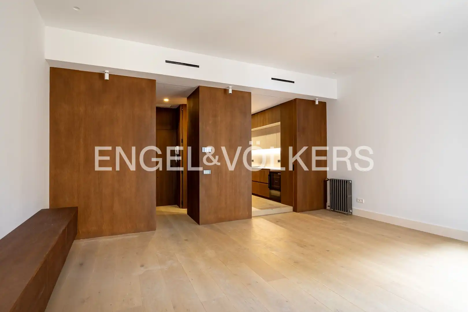 Living room of Flat for sale in  Madrid Capital  with Air Conditioner, Heating and Storage room