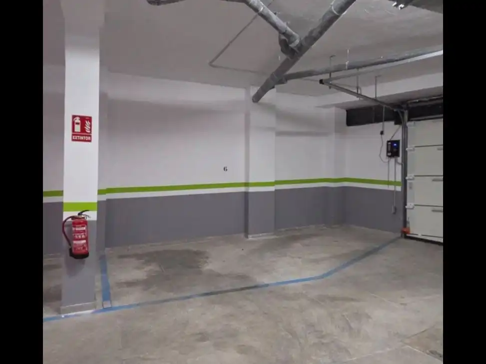 Aparcament de Pis de lloguer en Jaén amb Aire condicionat, Calefacció i Moblat