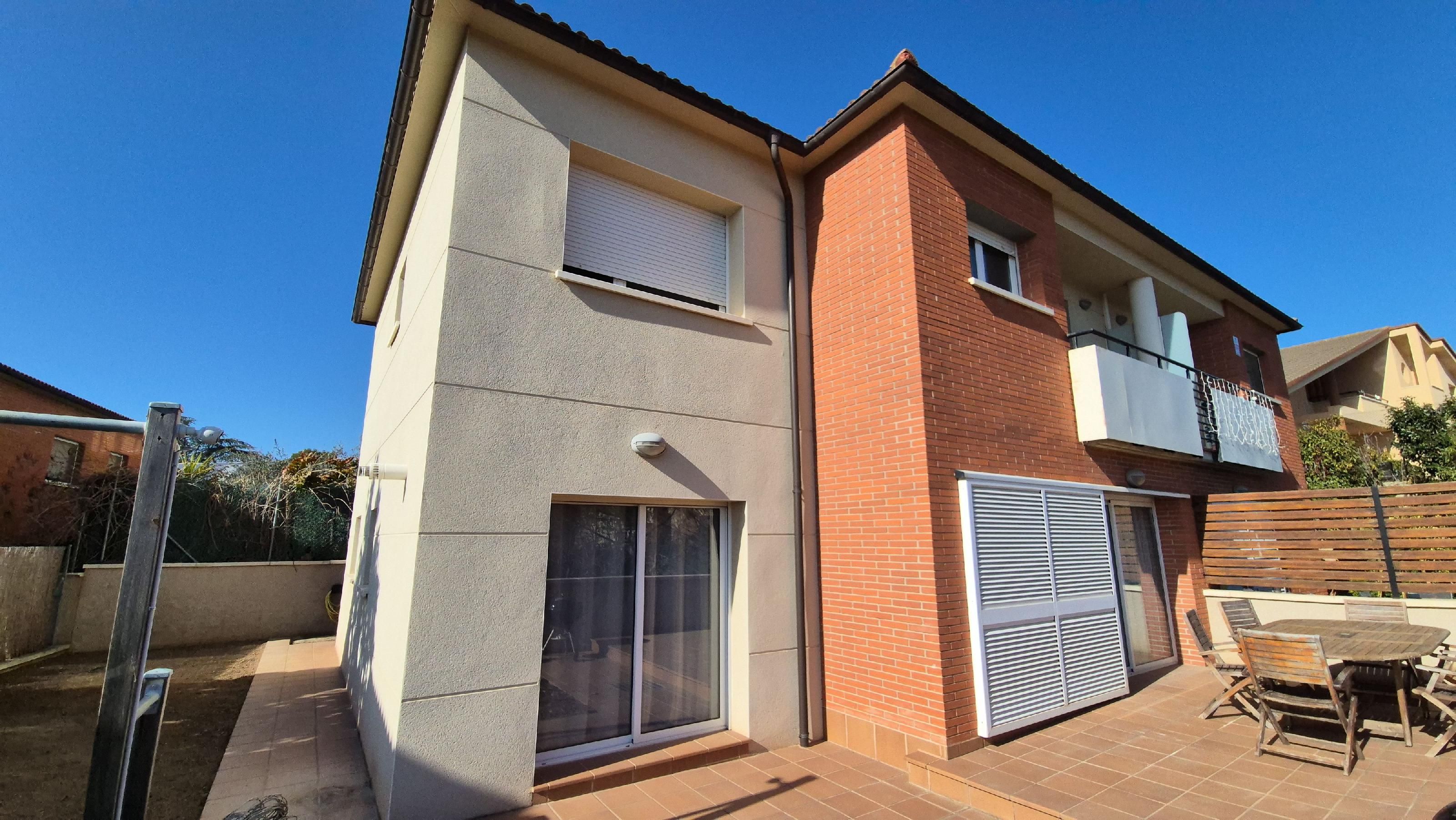 Vista exterior de Casa adosada en venda en Piera amb Calefacció, Jardí privat i Parquet