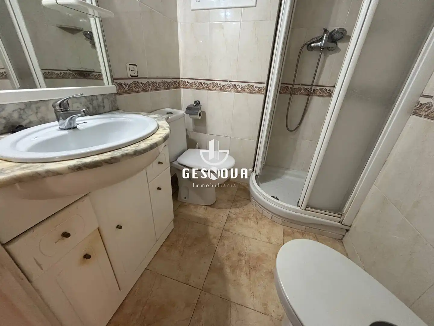 Badezimmer von Wohnung zum Verkauf in L'Hospitalet de Llobregat mit Klimaanlage und Balkon
