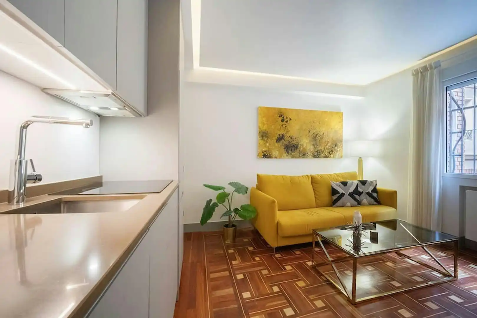 Living room of Flat for rent in Madrid  with Air Conditioner, Washing machine and TV