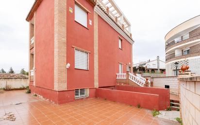 Exterior view of House or chalet for sale in Gójar  with Air Conditioner, Heating and Private garden