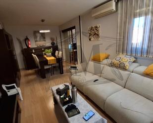 Living room of Flat for sale in San Fernando de Henares  with Air Conditioner, Heating and Parquet flooring
