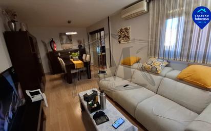 Sala d'estar de Pis en venda en San Fernando de Henares amb Aire condicionat, Calefacció i Parquet