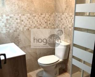 Bathroom of Flat to rent in  Sevilla Capital  with Air Conditioner, Furnished and Balcony