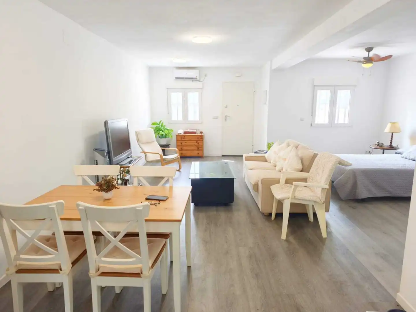 Living room of Detached homes for sale in Tavernes de la Valldigna  with Air Conditioner, Terrace and Swimming Pool