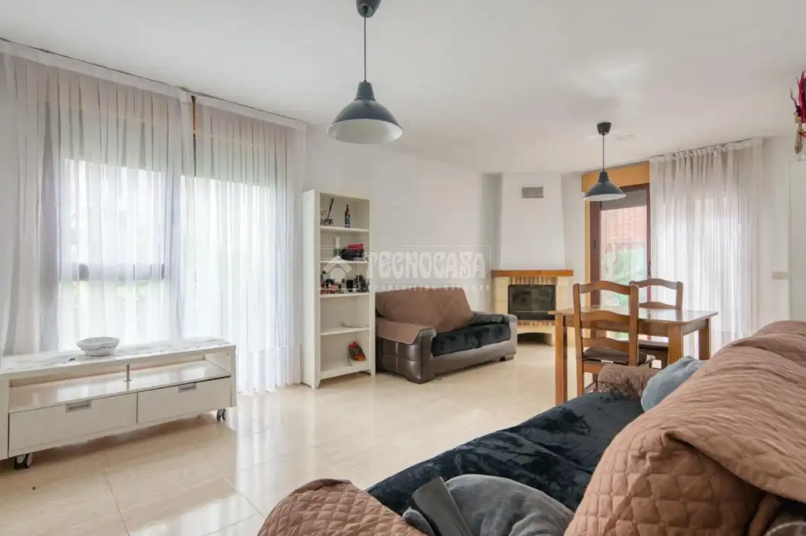 Sala de estar de Casa o chalet en venta en Castellanos de Moriscos con Aire acondicionado, Calefacción y Jardín privado