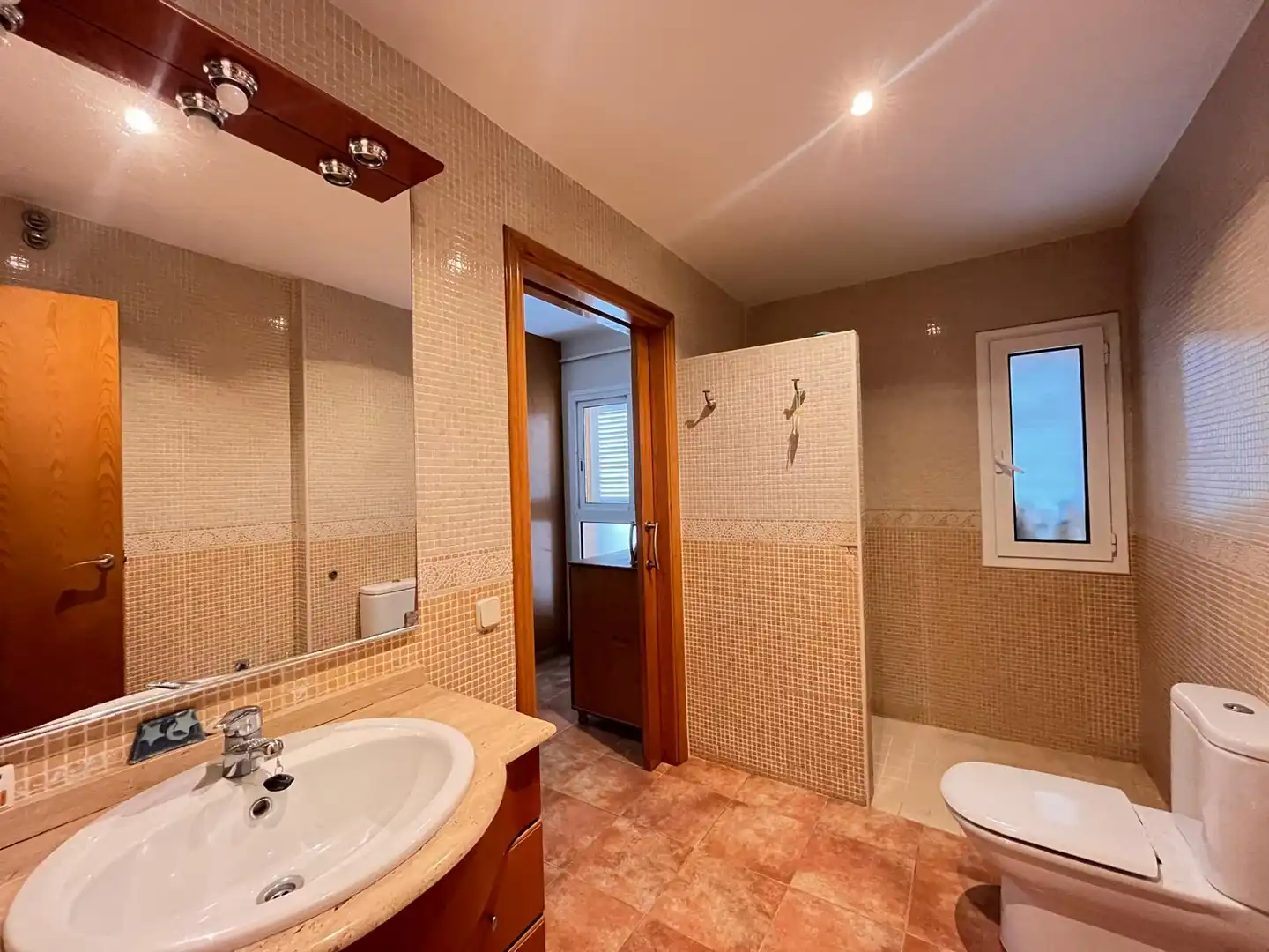 Baño de Casa o chalet en venta en Vilanova i la Geltrú con Calefacción, Terraza y Piscina