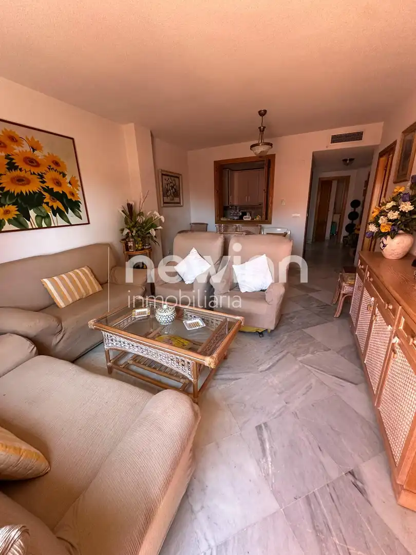 Wohnzimmer von Wohnung zum Verkauf in Marbella mit Klimaanlage, Heizung und Privatgarten