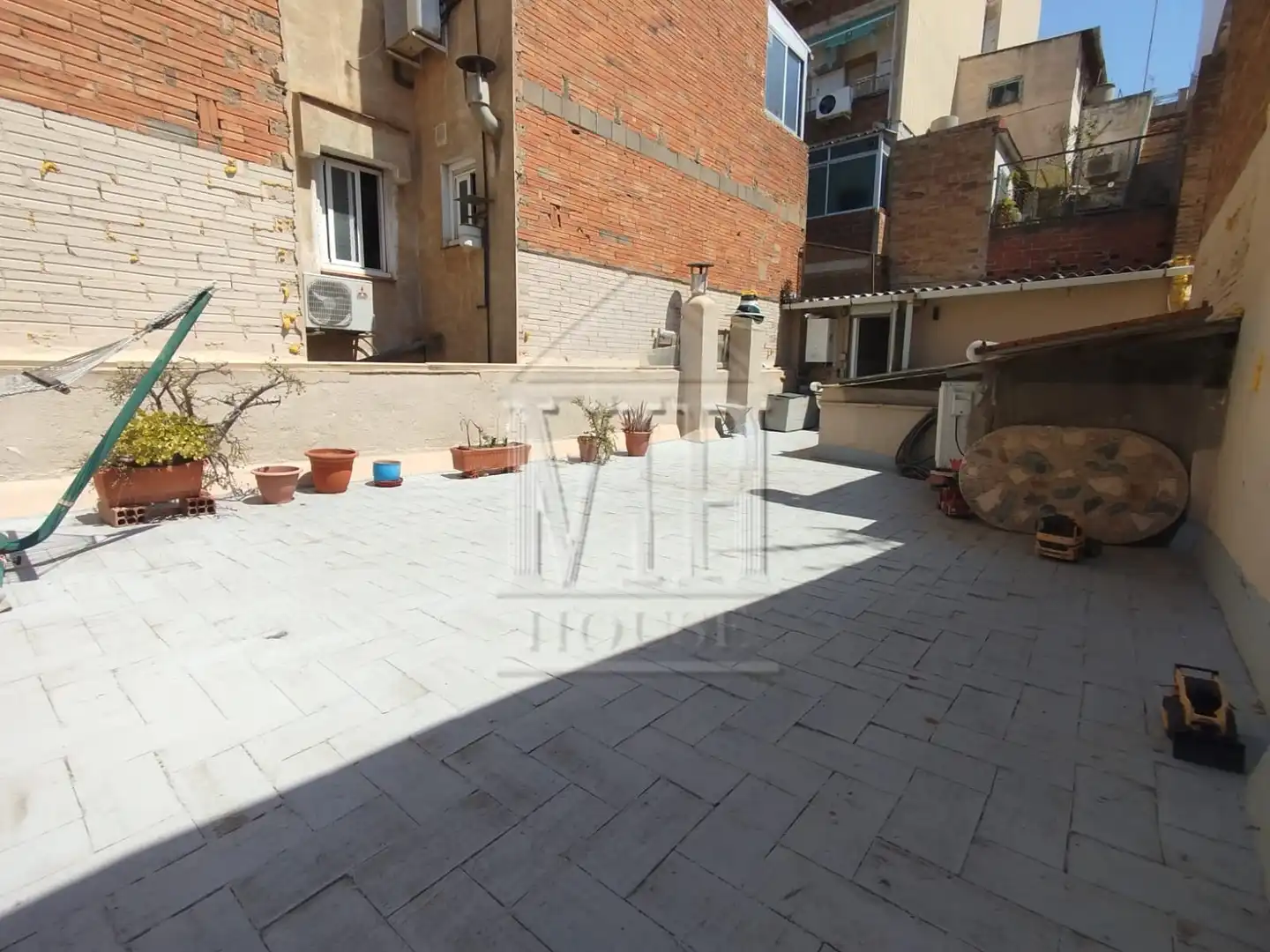 Terrasse von Einfamilien-Reihenhaus zum Verkauf in Badalona mit Klimaanlage, Heizung und Parkett