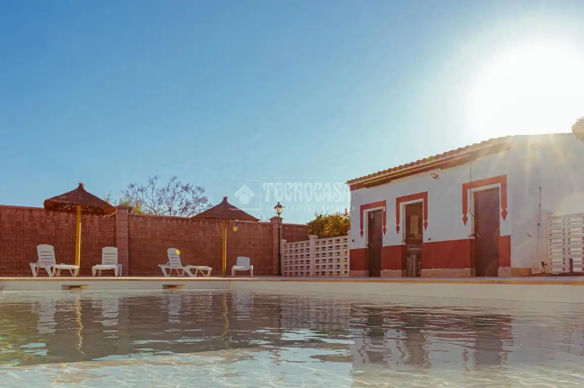 Swimming pool of Country homes for sale in Puente Genil  with Air Conditioner, Heating and Furnished