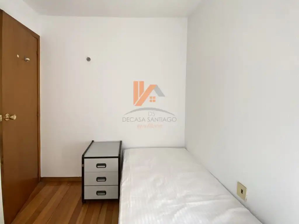 Dormitori de Apartament de lloguer en Santiago de Compostela  amb Terrassa i Moblat