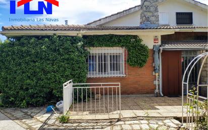 Exterior view of House or chalet for sale in Navalperal de Pinares  with Terrace