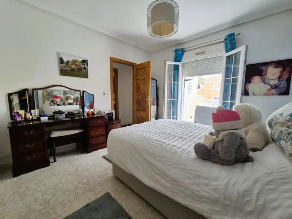 Dormitori de Casa o xalet en venda en Villamartín amb Jardí privat