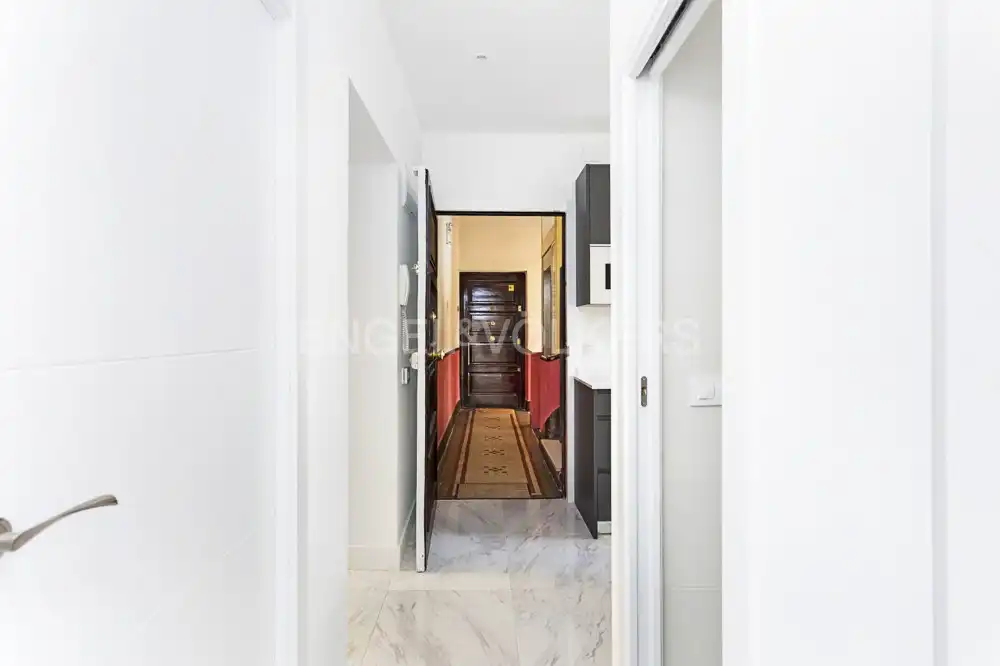 Flat for rent in Madrid  with Air Conditioner, Heating and Furnished