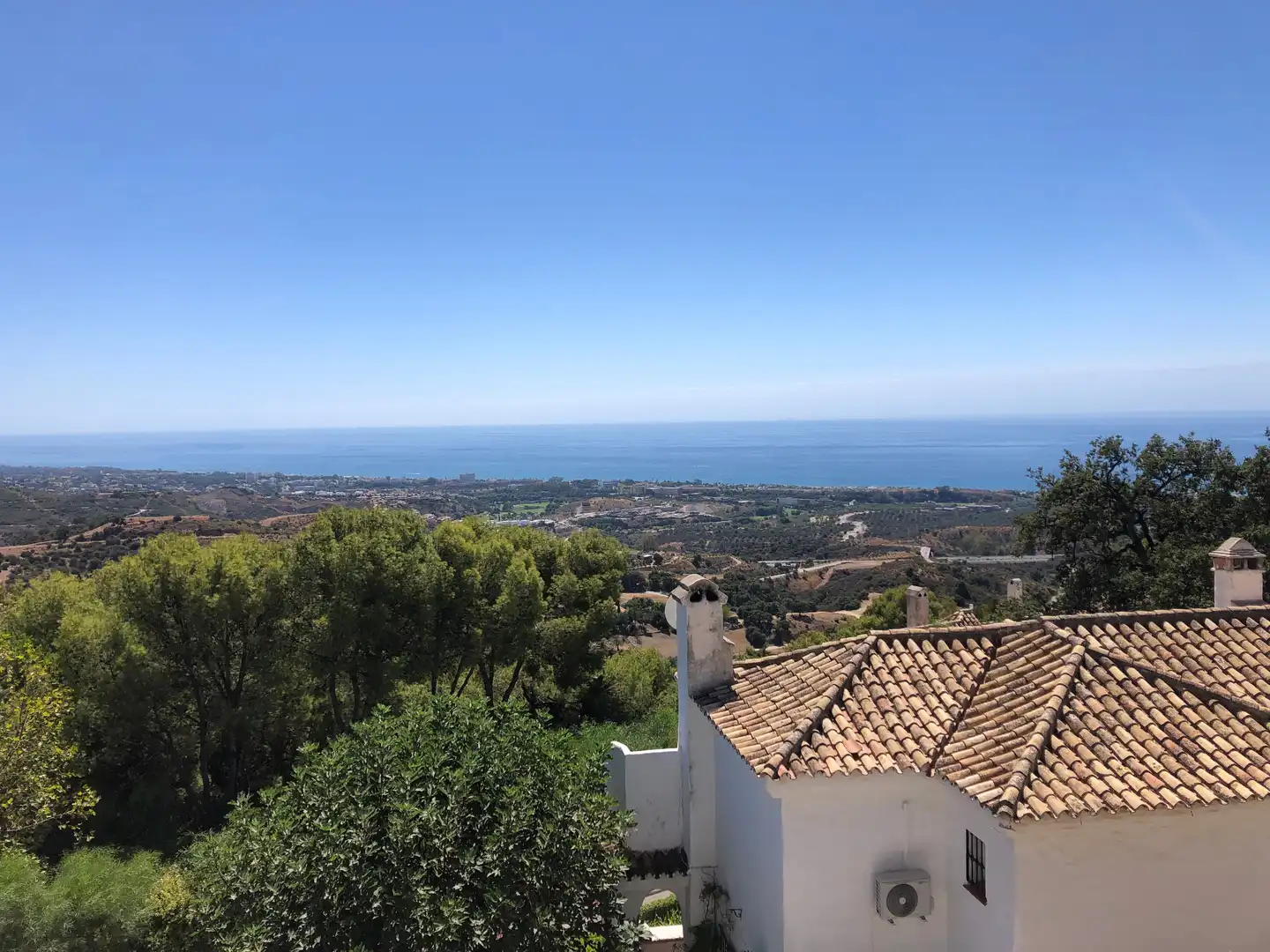 Außenansicht von Dachboden zum Verkauf in Marbella mit Parkett, Terrasse und Ofen