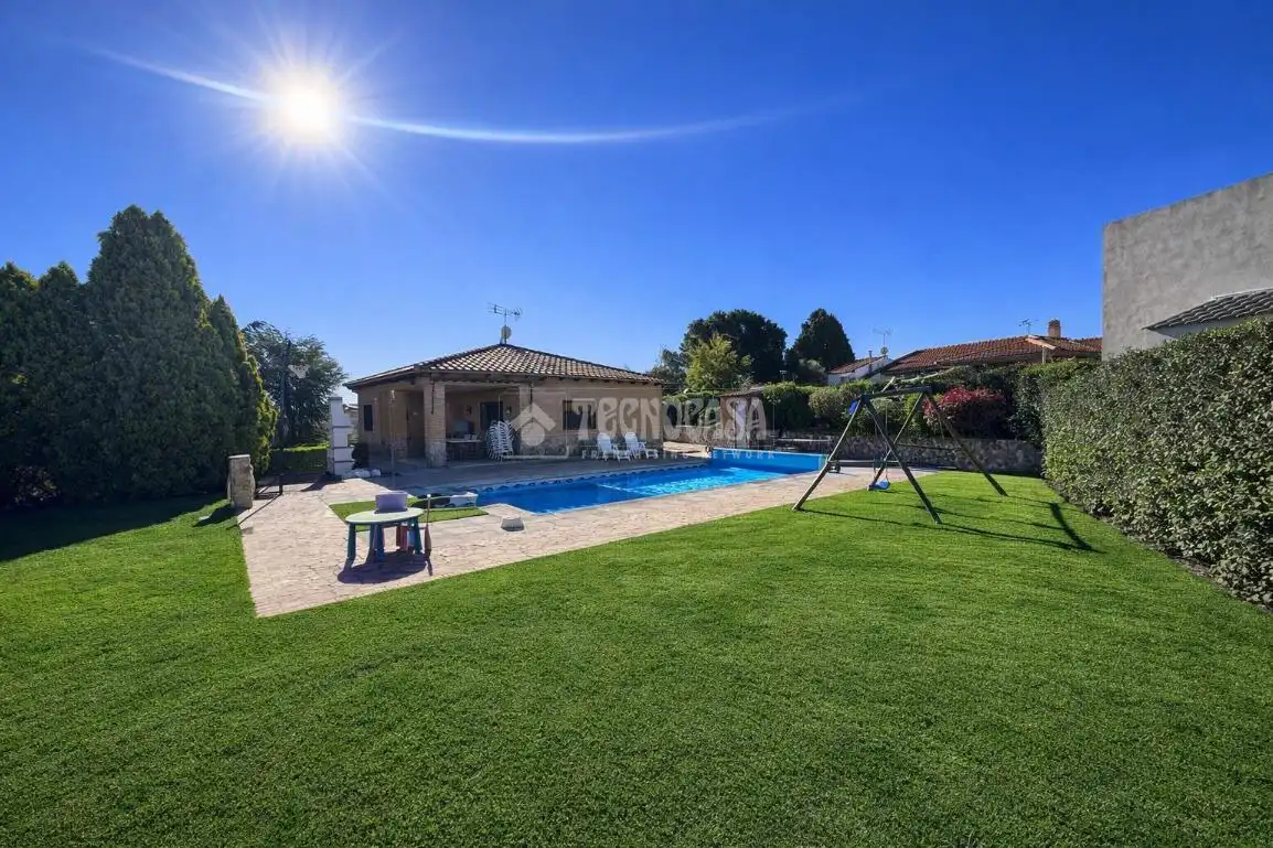 Casa amb piscina en venda a Yeles