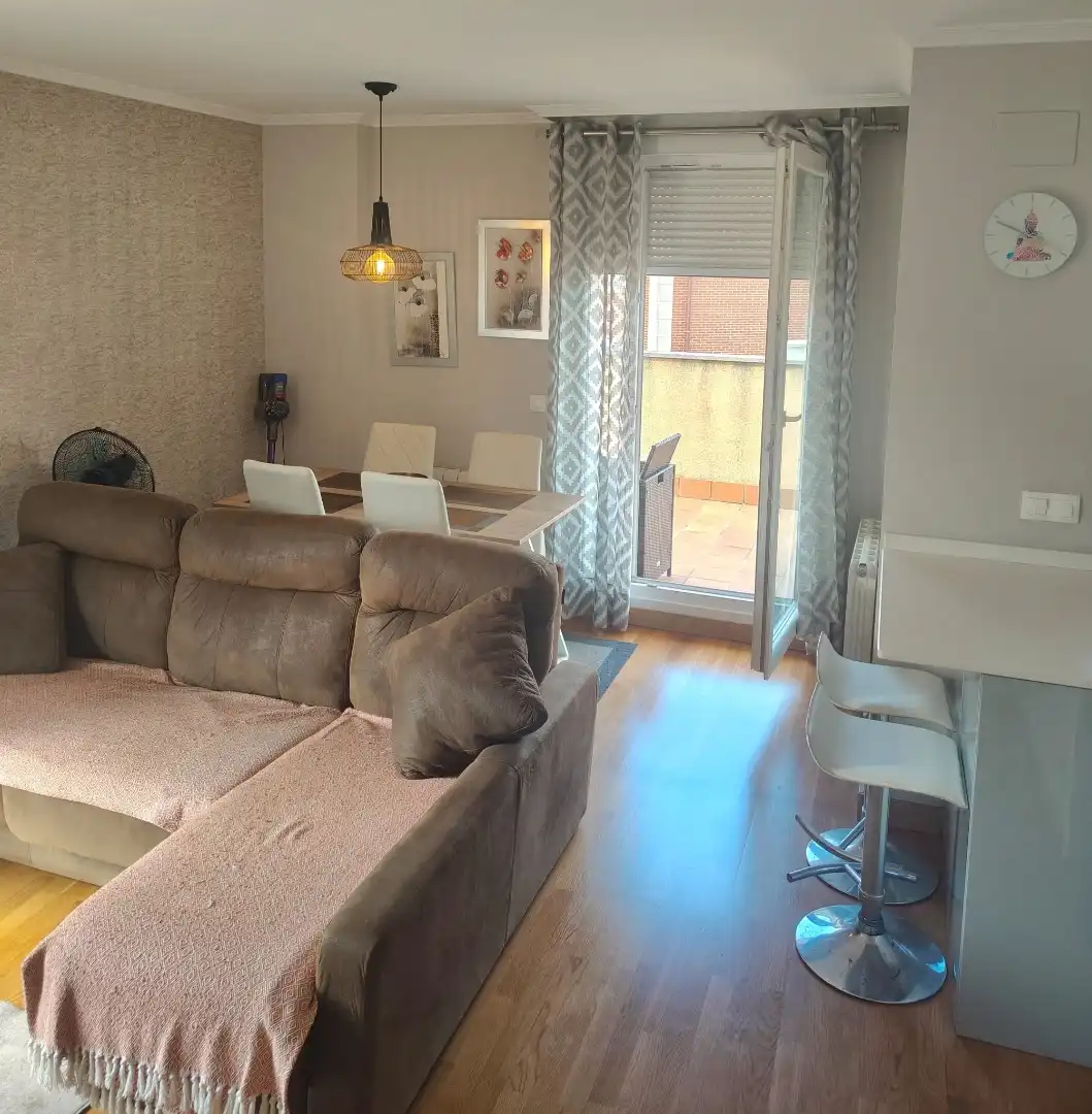 Sala d'estar de Àtic en venda en Amorebieta-Etxano amb Parquet, Terrassa i Moblat