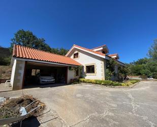 Vista exterior de Casa o xalet en venda en Valderredible amb Calefacció, Terrassa i Traster