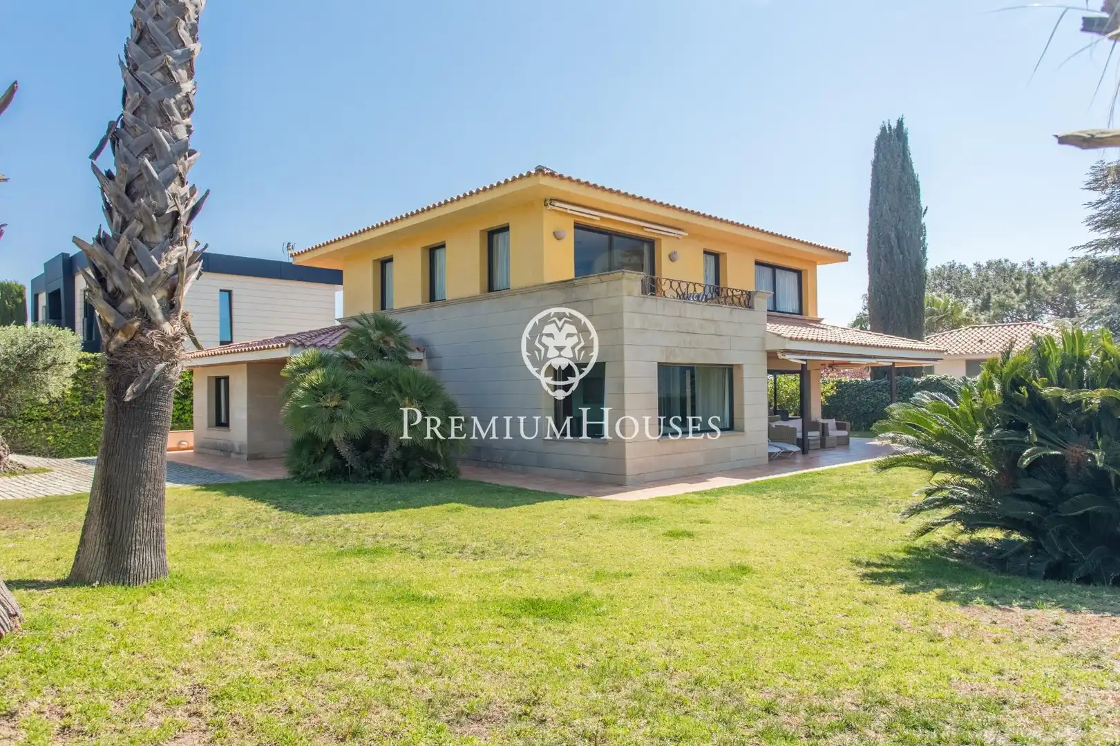 Vista exterior de Casa o xalet en venda en Alella amb Aire condicionat, Calefacció i Jardí privat