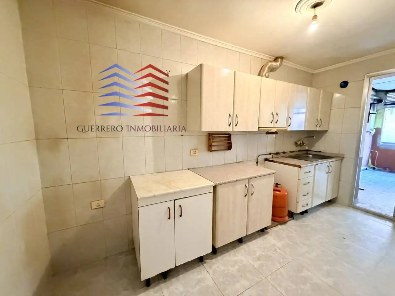 Cocina de Piso en venta en Ourense Capital  con Terraza, Trastero y Balcón