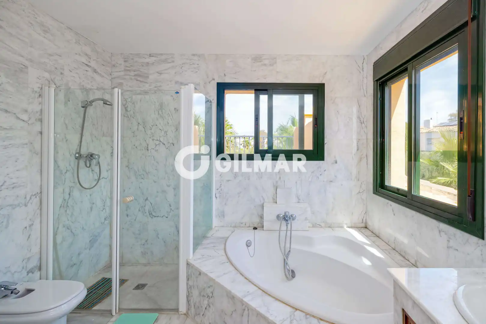 Bany de Dúplex en venda en Estepona amb Calefacció, Jardí privat i Traster