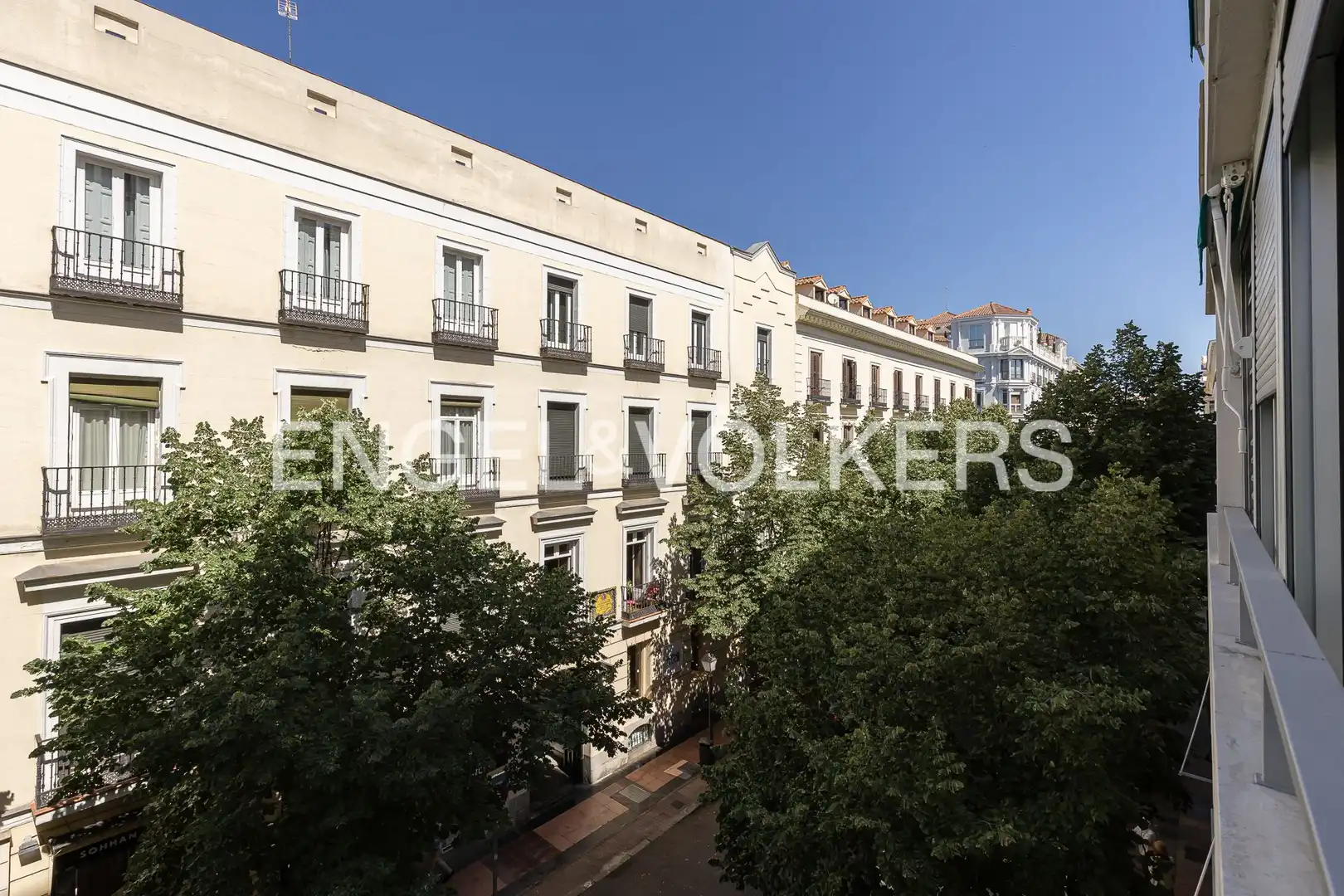 Außenansicht von Wohnung zum Verkauf in Madrid mit Klimaanlage und Heizung