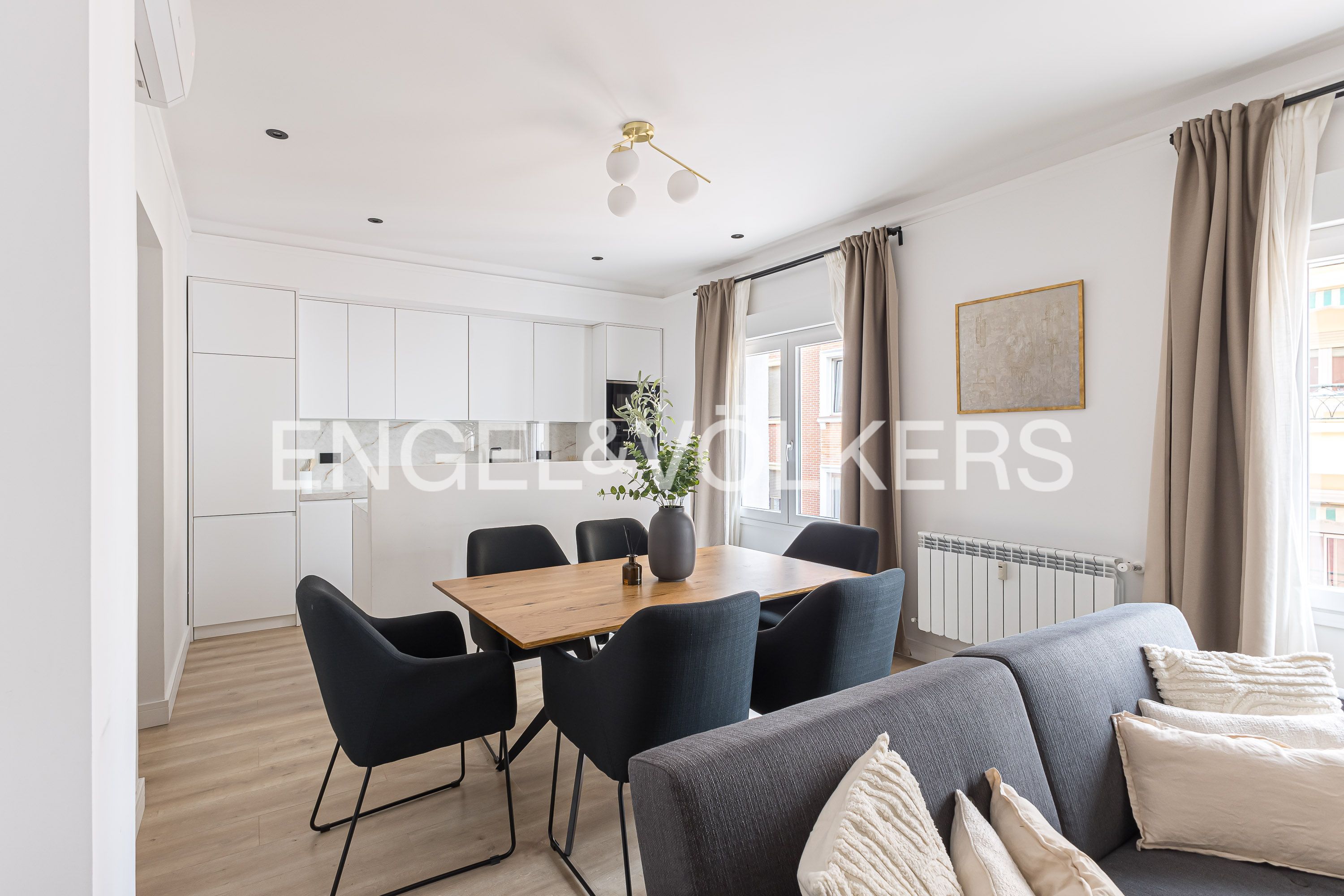 Menjador de Pis de lloguer en  Madrid Capital amb Aire condicionat, Calefacció i Parquet