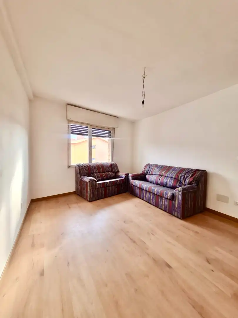 Sala d'estar de Pis en venda en Gijón  amb Jardí privat, Parquet i Traster