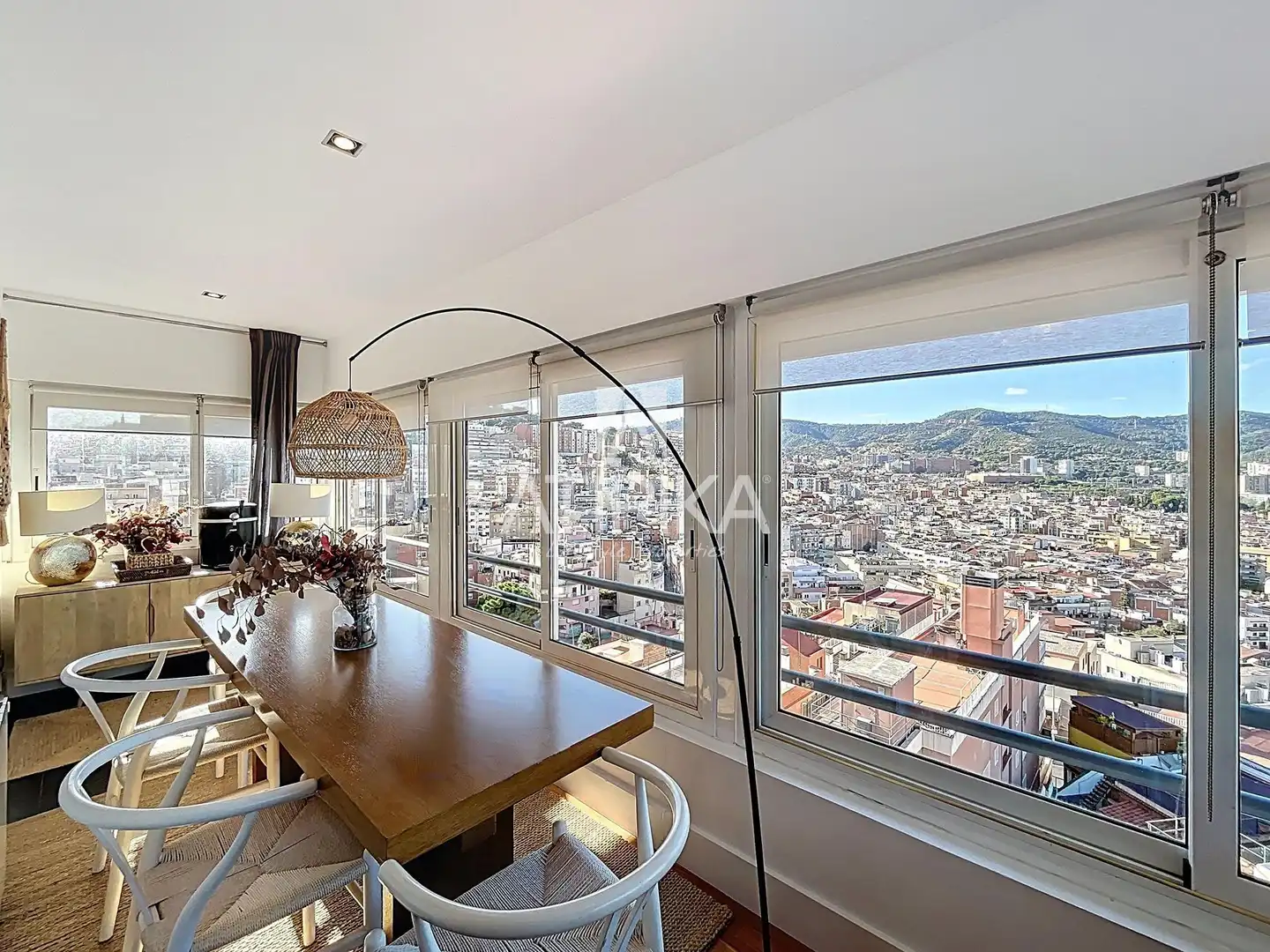 Esszimmer von Maisonette zum Verkauf in Barcelona mit Klimaanlage, Heizung und Terrasse