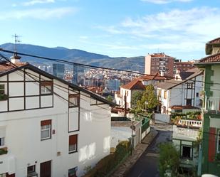 Vista exterior de Pis en venda en Bilbao  amb Calefacció