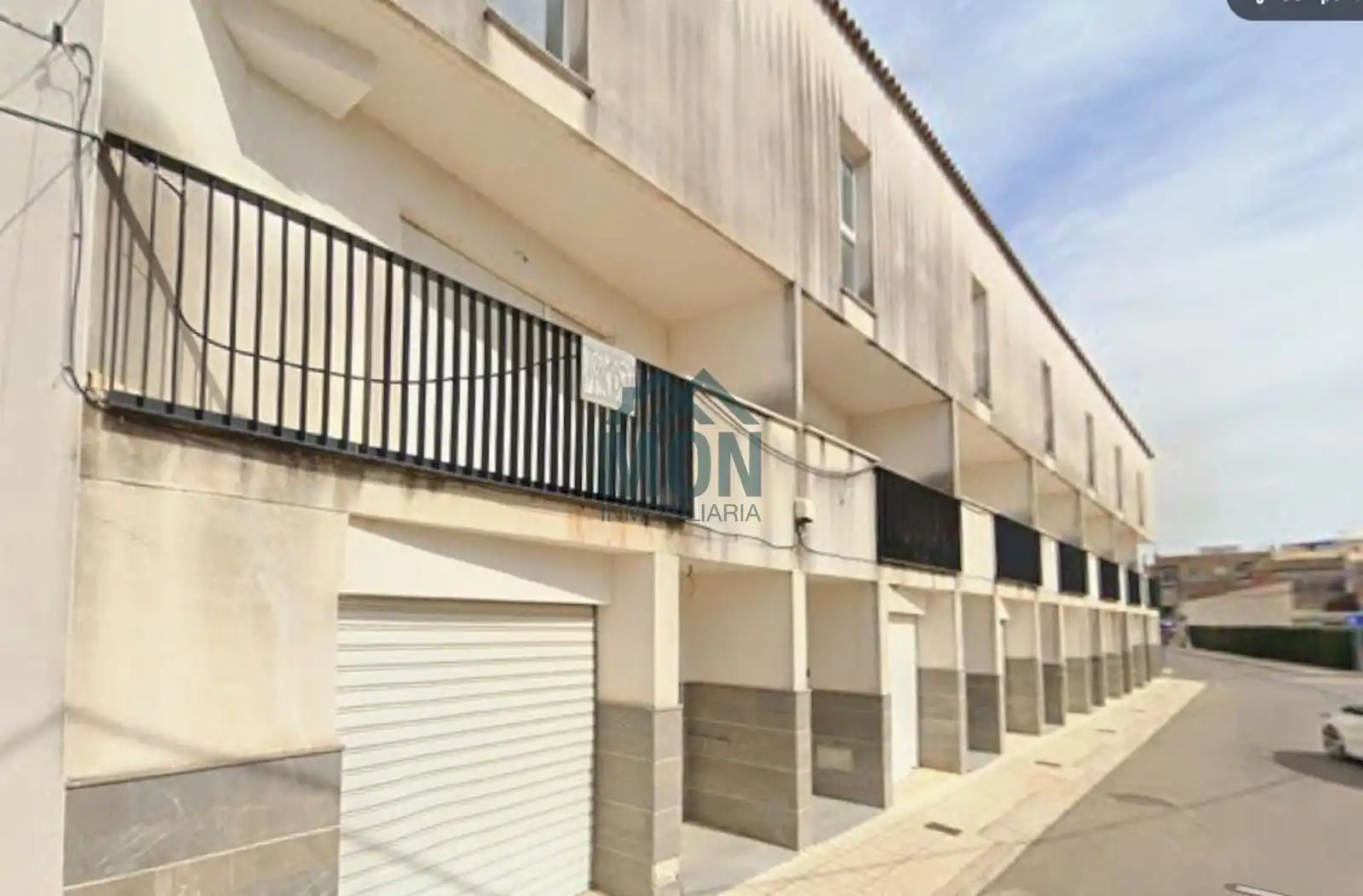 Vista exterior de Edificio en venta en Bellús