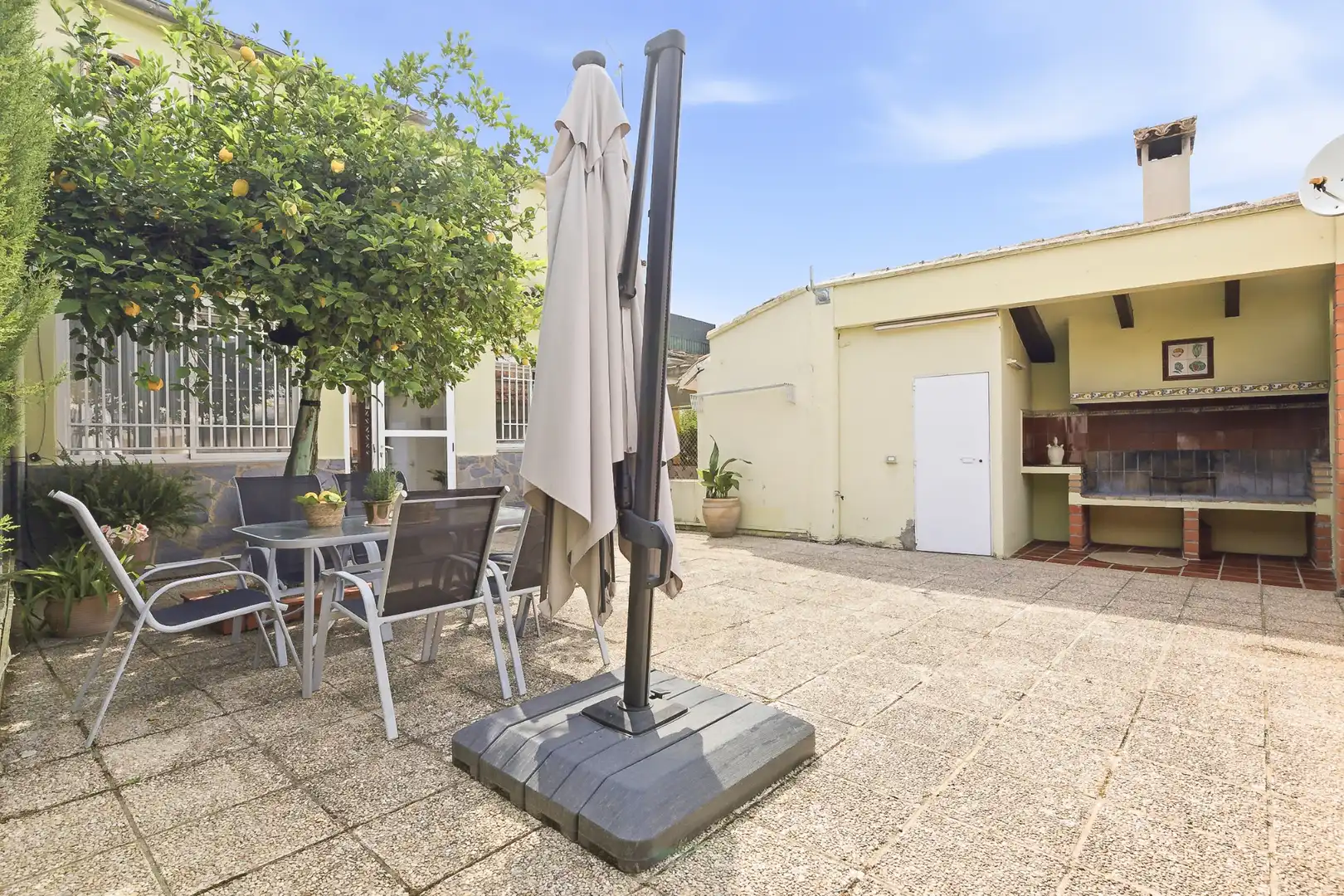 Terraza de Casa adosada en venta en Navajas con Aire acondicionado, Calefacción y Jardín privado