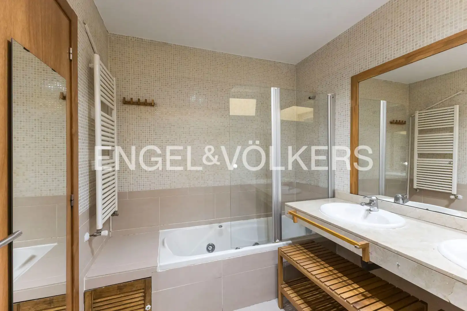 Bathroom of Detached homes for sale in Paracuellos de Jarama  with Air Conditioner, Heating and Private garden