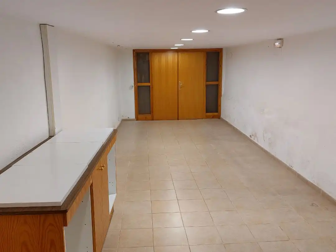 Business premises to rent in LA RÉRIA 50