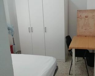 Dormitori de Pis de lloguer en  Sevilla Capital amb Moblat