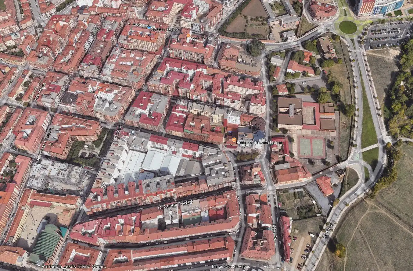 Außenansicht von Geschaftsraum zur ubertragung in León Capital 