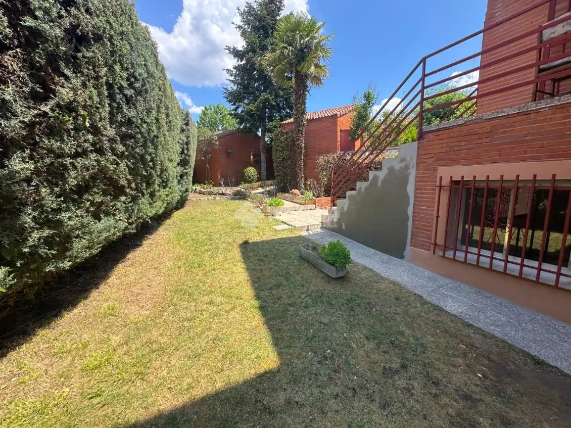 Garten von Einfamilien-Reihenhaus zum Verkauf in Collado Villalba mit Heizung, Abstellraum und Alarm