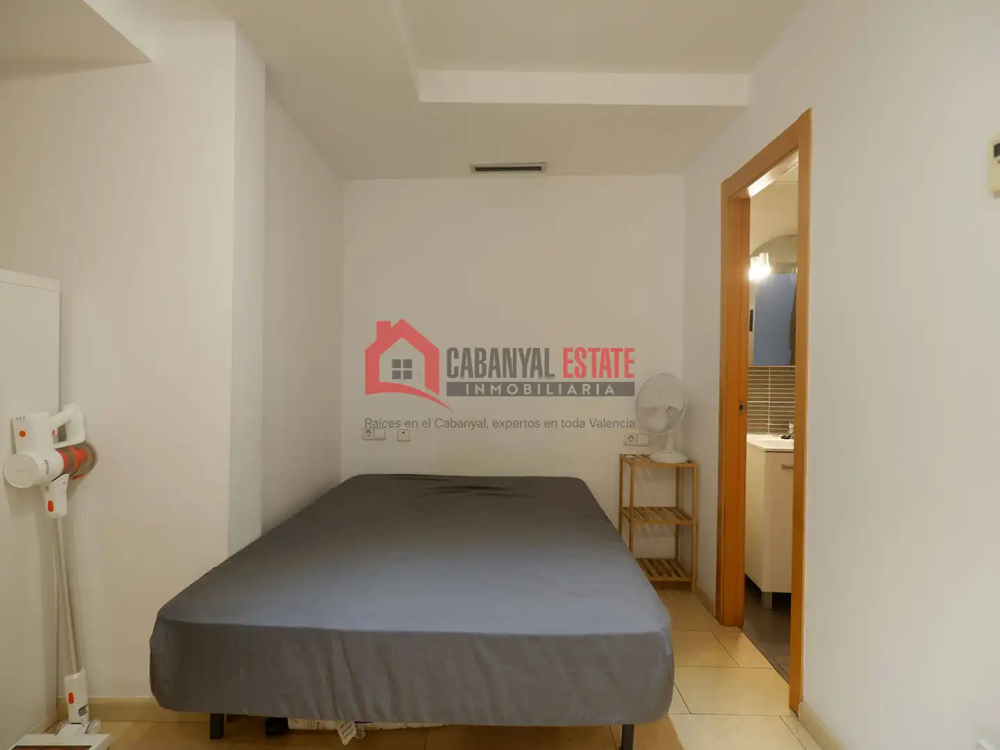 Habitación de Estudio de alquiler en Valencia con Aire acondicionado, Amueblado y Balcón