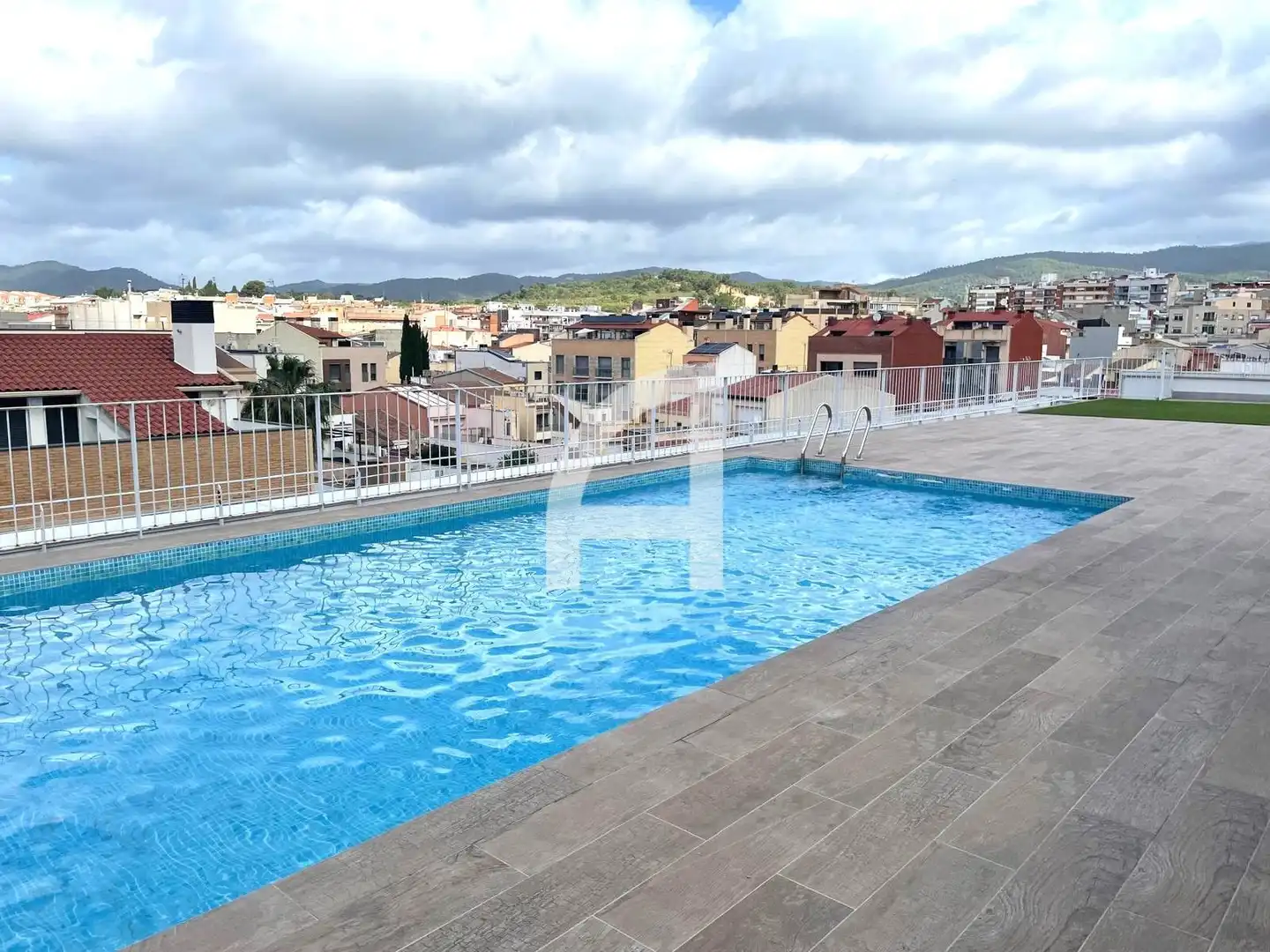 Piscina de Piso en venta en Terrassa con Aire acondicionado, Calefacción y Terraza