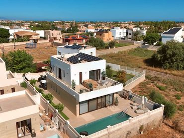 Chalet con piscina en venta en El Verger