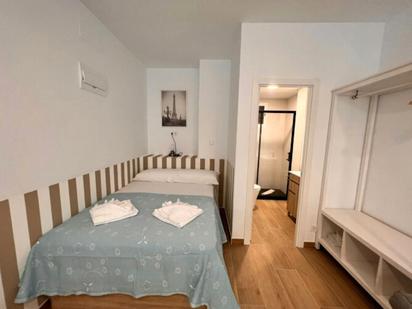 Bedroom of Flat to rent in  Madrid Capital  with Air Conditioner, Furnished and Washing machine