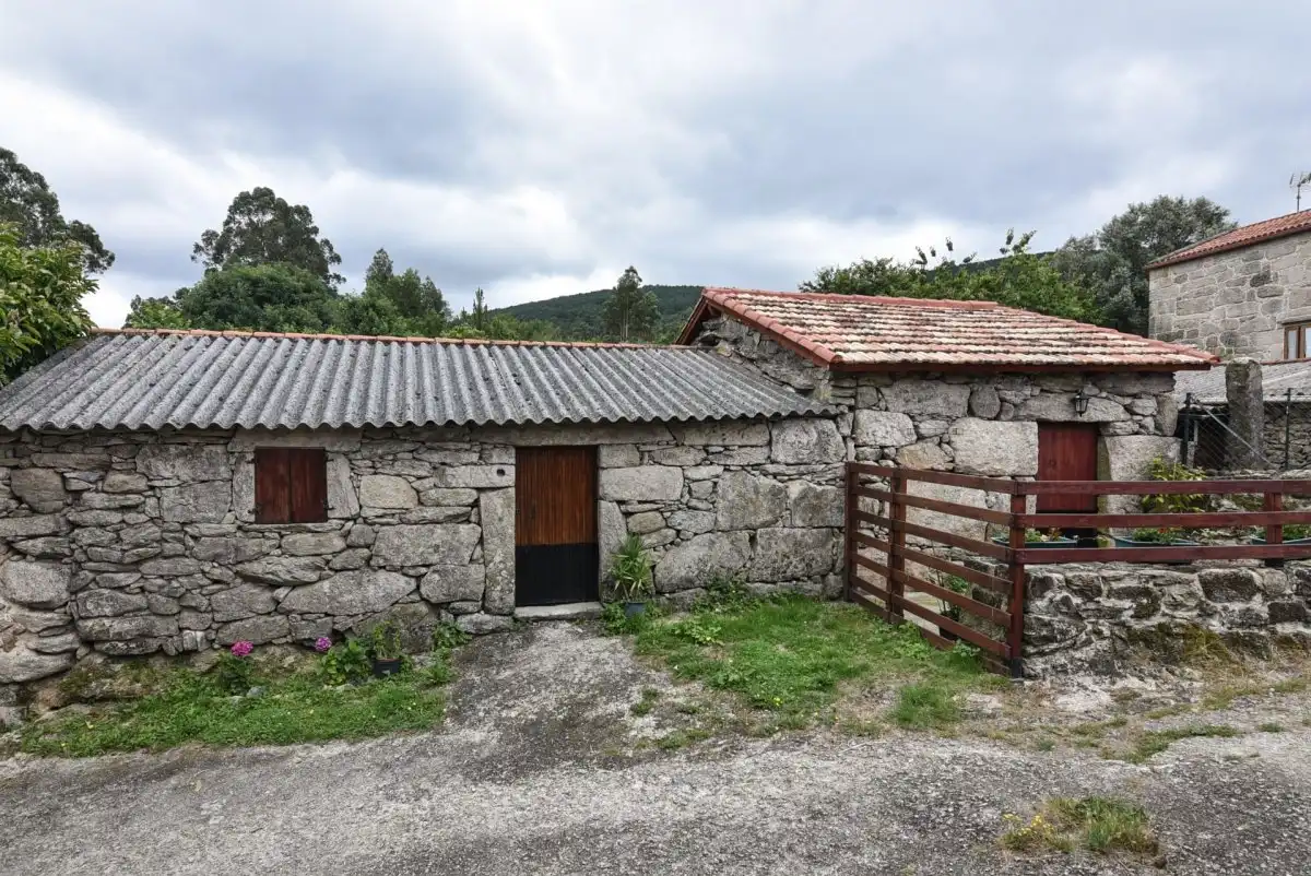 Vista exterior de Casa o xalet en venda en Mondariz amb Jardí privat, Terrassa i Traster