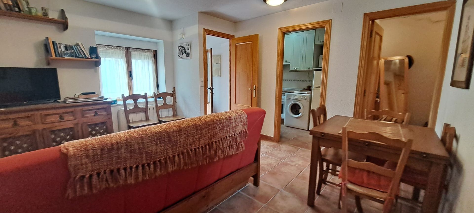 Sala d'estar de Casa o xalet en venda en Muñana amb Calefacció i Moblat