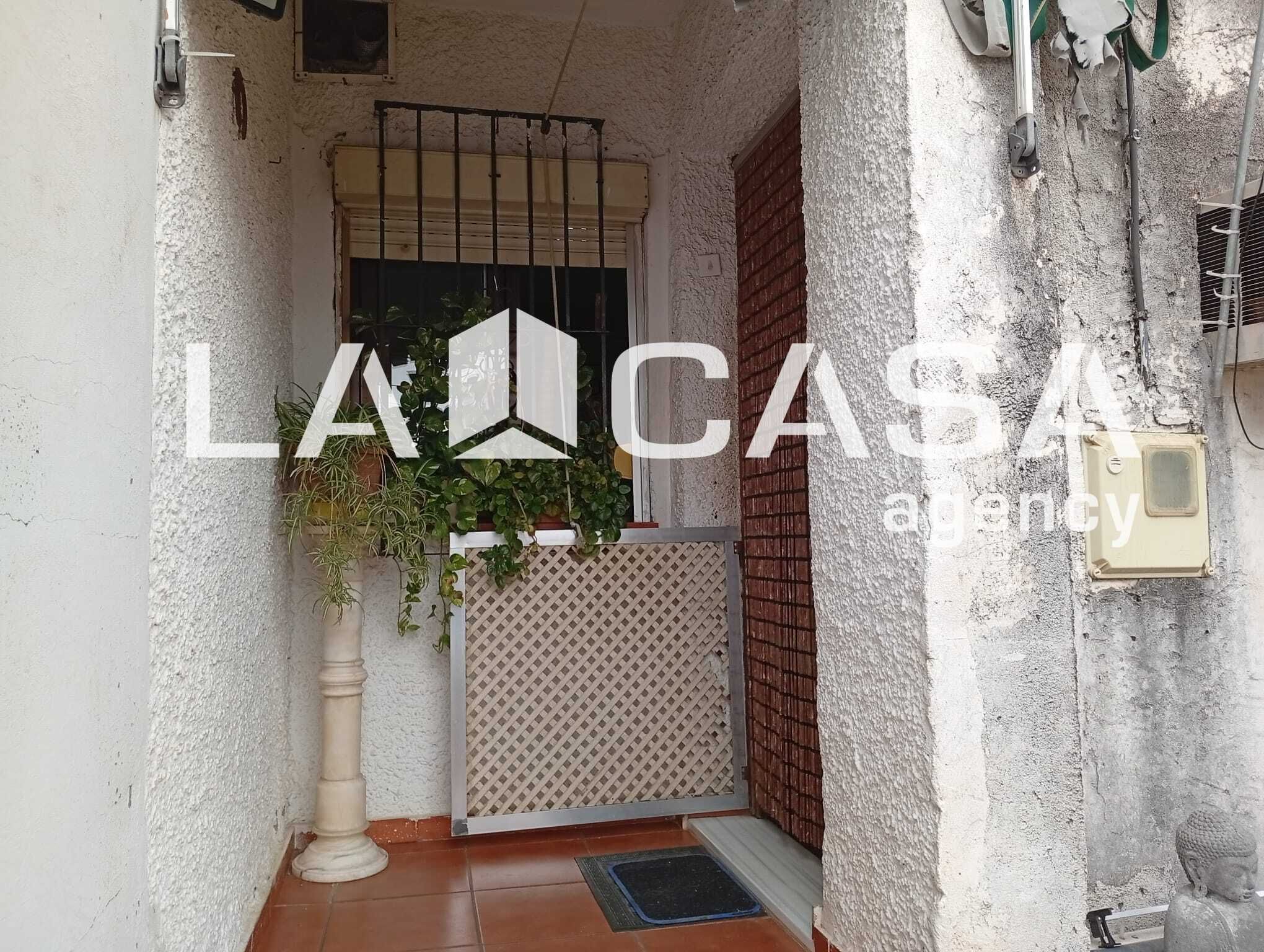 Exterior view of Single-family semi-detached for sale in Dos Hermanas  with Air Conditioner