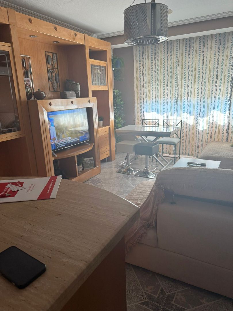 Sala d'estar de Planta baixa en venda en  Almería Capital amb Aire condicionat, Jardí privat i Moblat