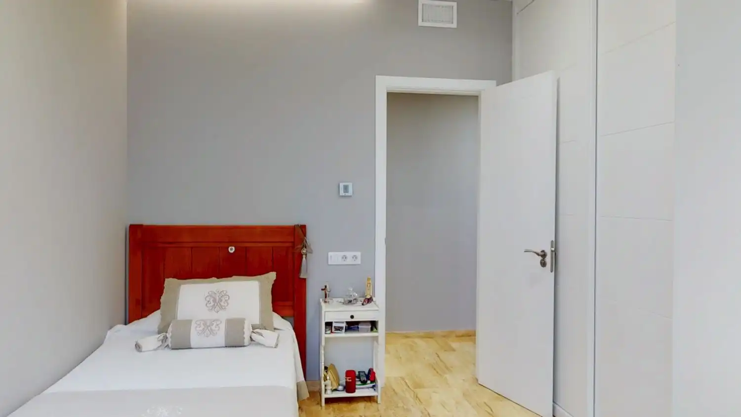 Habitación de Piso en venta en Sevilla con Aire acondicionado y Calefacción