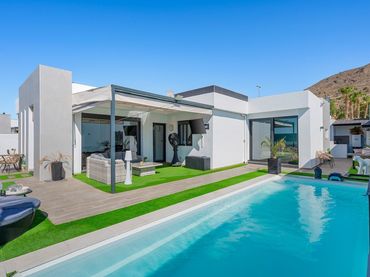 Casa amb piscina en venda a Blanca