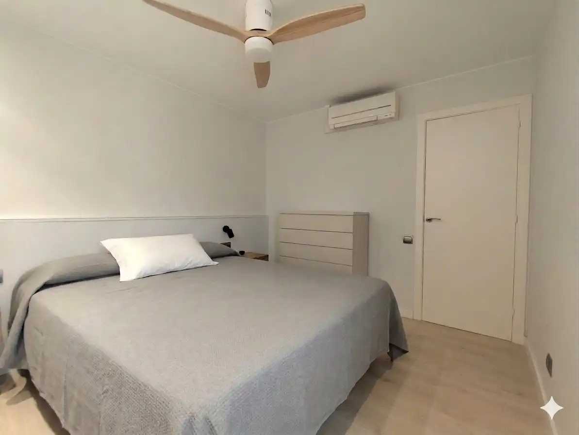 Bedroom of Attic for sale in Terrassa  with Air Conditioner, Heating and Parquet flooring
