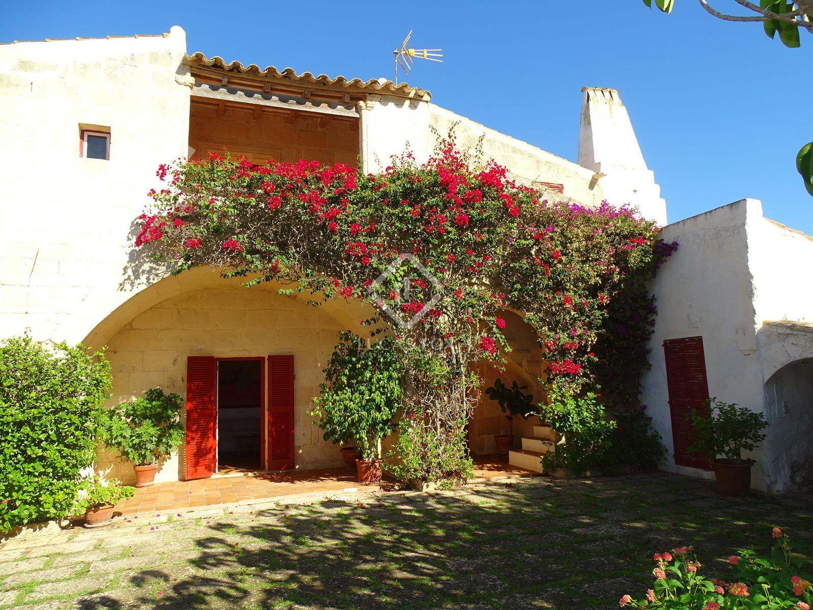 Country house for sale in Cala Blanca